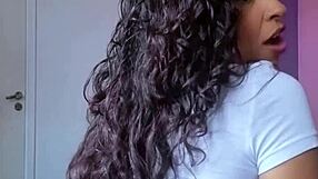 熱いブラジリアン茶髪美女が自然な胸で今すぐ彼女のために射精してほしいと頼む