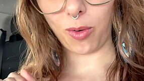 Mamei ele até tomar leitinho durante uma longa viagem no carro com big natural tits Latina swallowing cum