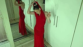 Bet you can't handle watching me strip