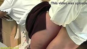 Preplavljen sem z intenzivnostjo, ko grda kmetica babica zdrži grob anal od mladega velikega kurca na ranču