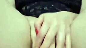 Disfruta de mi jugoso squirt linda rubia se masturba y eyacula delicioso orgasmo real en la webcam masturbacion con uñas rojas
