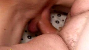 ยายเงี่ยนขนเยอะสนุกกับหีหนุ่มหนาด้วยการเลียรักแร้และดำน้ำหี