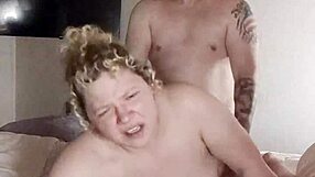 Debeli par postane divji z upognjenim doggystyle in misijonskim kreampajem! Kakšna mokra pička eksplozija!