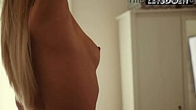 Sicilia dan Diana Dolce ciuman mesra jilat memek sensual di rumah baru