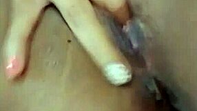 La señora de la tienda me deja follarla por las tardes cuando no está el vecino 😏