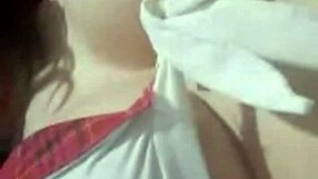 that puta with big ass and tits is doing a videollamada showing off her curves