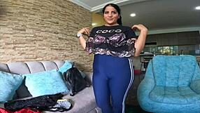 Squeezing stepsister's white booty after long absence jhodez1