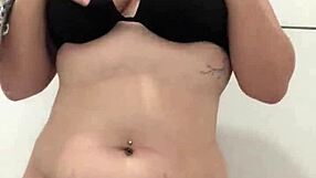 Exibindo no banho com big ass latina dancing in shower for fetish game and jerk off instructions