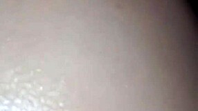 el vecino me solprende en el ba�o y me folla el culo en esta homemade latina big ass scene