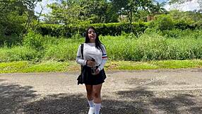 Hej, dlaczego ta kolumbijska uniwersytecka chica tak łatwo się poddaje, pieprząc się z nieznajomym w małej 18+ cowgirl i na pieska, zdradzając swojego długodystansowego chłopaka?