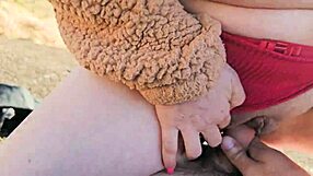 ไกด์ทัวร์แฟลชควยใหญ่ให้สาวบราซิลน่ารักบนภูเขาเพื่อขี่แบบกลางแจ้ง