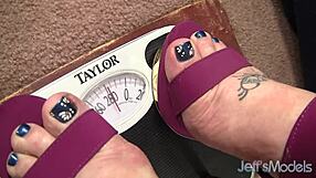 hey, watch chubby bella bendz strapon fuck old bbw lady lynn 😉