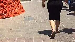 Tía venezolana shows off her impressive backside