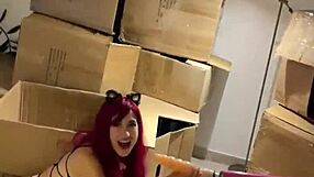 私のセックスマシンが巨大ディルドでディープスロート、ティーン18+キャットガールのハードコアフェティッシュフェラ