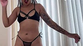 Colando Bucetinha Apertada Na Sua Cara Dancando Funk Em Shorts