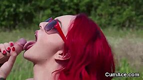 Zlobivá kráska saje várku spermií