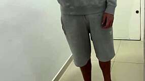 I ordered a snack and the ifood delivery guy ate my pussy too then came in my mouth