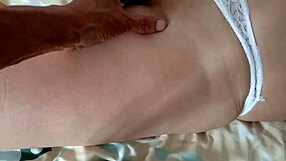 ทำไมเมียสวยนอนชิลชายหาด แต่กูถ่ายหีขนดกใหญ่ให้ดู?