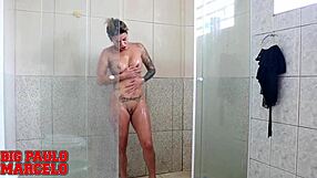 隣のお姉さんがオナニー見て手伝い手コキ！