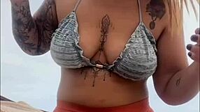 Tô Na Praia E Já Estou Inchada E Molhadinha Pronta Pra Leva Rola