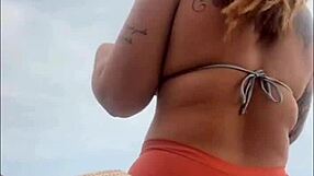 Tô Na Praia E Já Estou Inchada E Molhadinha Pronta Pra Leva Rola