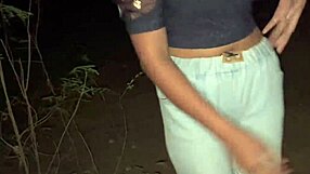 padosan ko jungle me le jakar uski geeli chut me lund daal diya aur chudai kar li