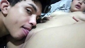 Onani pepek adik ipar Latin seksi 18 tahun sambil mengerang enak