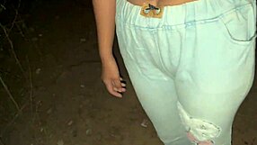 padosan ko jungle me le jakar uski geeli chut me lund daal diya aur chudai kar li