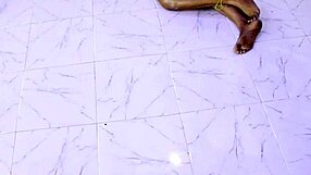 Boyfriend Tempted by Girlfriend's Big Brown Ass in Homemade Tease