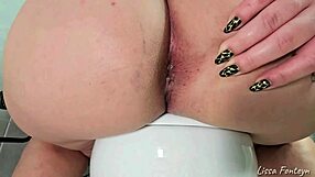 SLAVE WORSHIPS GODDESS ASS FULL OF FARTS ON TOILET BDSM