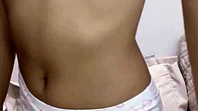 Puteri Jari Memek Ketat di Katil Gembira