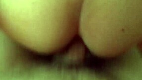 mi vieja slams sentones deep into her tight culito