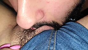 Milf jeans pendek klitoris berbulu panggil sepupu telan pepek besarnya