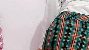 �que rico ese culazo de alumna moja braguitas con orgasmo post-escuela y lo graba todo