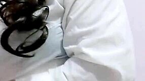 �que rico ese culazo de alumna moja braguitas con orgasmo post-escuela y lo graba todo