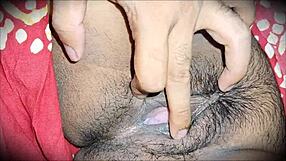 Styvmosters håriga blöta fitta utforskas nära droppande buske creampie tighta saftiga läppar