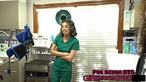 Mara Luv spreads for vibrator in doctor's office as Aria Nicole watches orgasm