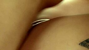 Memek berair Martina Smeraldi diregang dalam kontol gede Christian Clay di Whiteboxxx