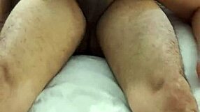 Mi esposa chupa y cabalga verga grande hasta el fondo