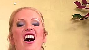 Hey check out this blonde mom looking so comfy