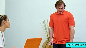 Urut nuru basah Delilah Days jadi kongkek pirang remaja 18+