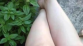 GREATALA SPREADS JUICY PUSSY OUTDOORS!