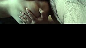 ¡mira cómo culeo a esta madura curvy mientras sus hijos no están en casa!