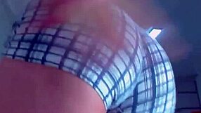 damn this gostosa rebolando na webcam got me hard uhh