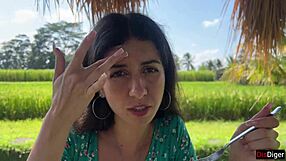 She cumwalks cafe eating sperm carbonara pasta