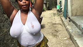 ナイジャ美女が野外ランジェで自然おっぱい揺らして大興奮自家製セックス