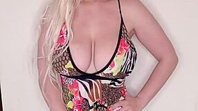 Naked Babe Fingers Wet Pussy While Talking Dirty Spanish