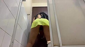 mira como esta latina horny se masturba su pussy mojada para ti papi en amateur