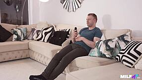 i'm a skinny blonde cougar milf hunting for hardcore blowjobs tonight