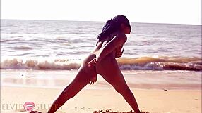 Ebony Thot Twerks Big Ass Naked Beach Masturbation Amateur Exercises
